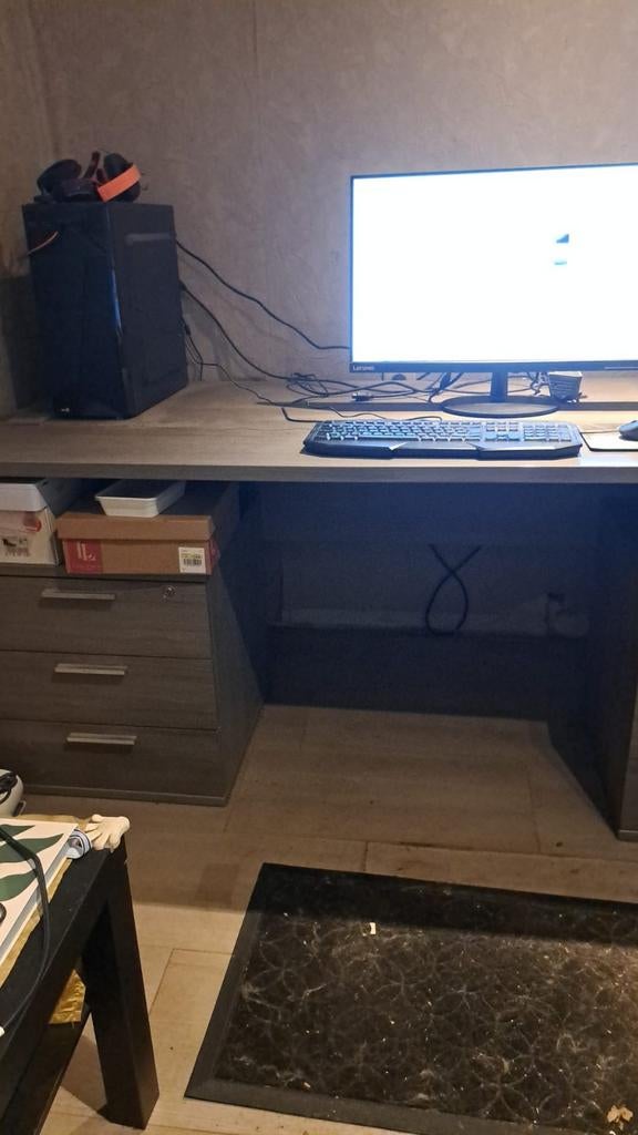 Bureau robuste, Enlèvement