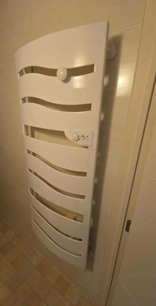 SÈCHE-SERVIETTES ET RADIATEUR (électrique), Enlèvement, Comme neuf, Autres types