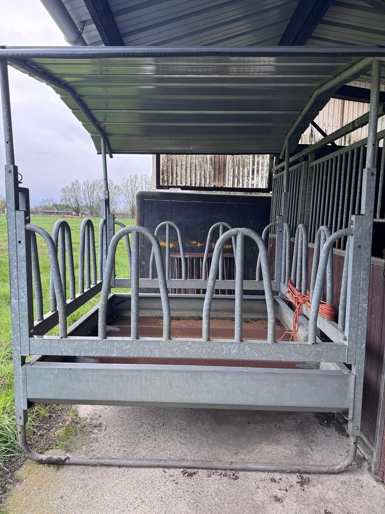 Weide hooiruif met afdak., Weidegang