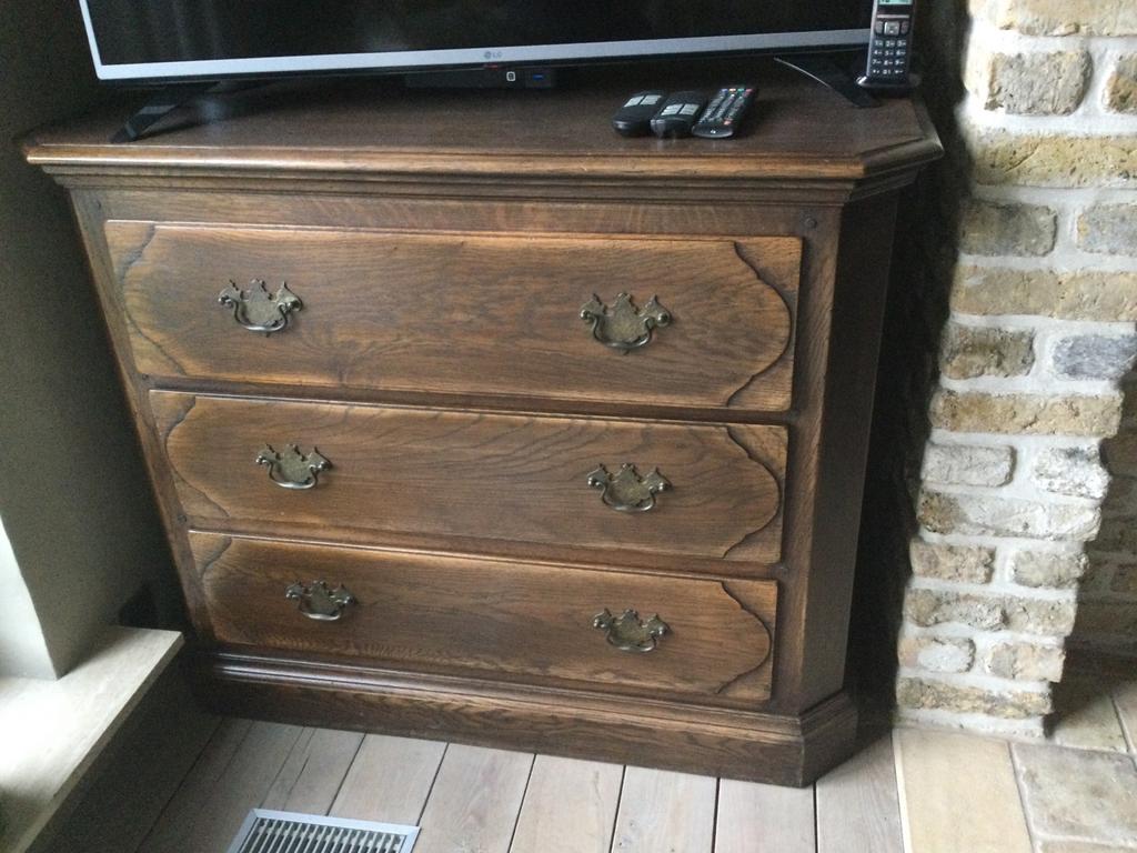 Massief eiken TV stereo meubel, Ophalen, Gebruikt, 100 tot 150 cm, Rustiek