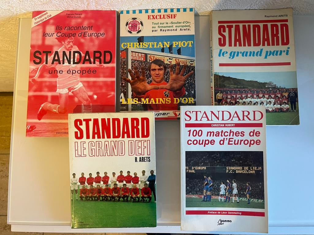 Standatd de Liège ( lot de livres ), Sports & Fitness, Enlèvement, Comme neuf