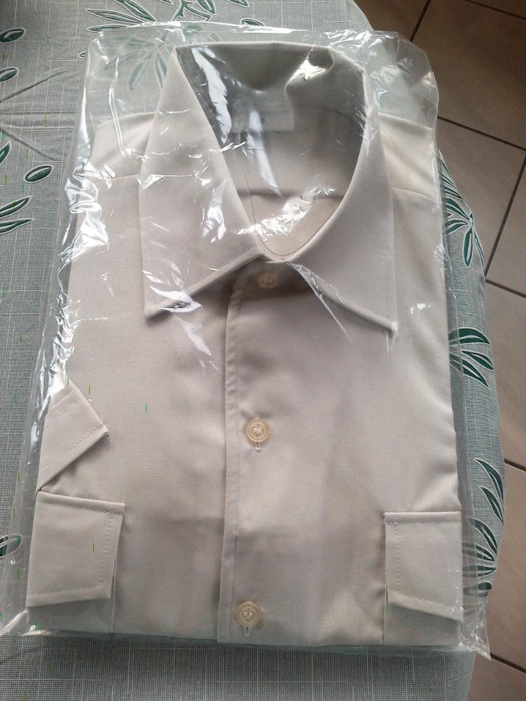 Chemise homme taille 40 courtes manches. Armée. Neuve, Enlèvement ou Envoi, Neuf, Beige, Tour de cou 39/40 (M)