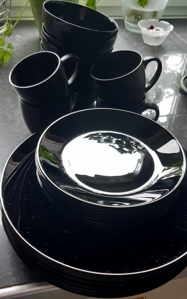 Lot de vaisselle noir, Maison & Meubles, Cuisine | Vaisselle, Enlèvement, Comme neuf