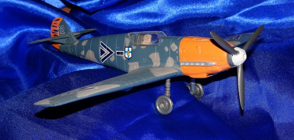 Messerschmitt BF 109 Deutsche Luftwaffe  1/48, Collections, Envoi, Comme neuf, Modèle réduit