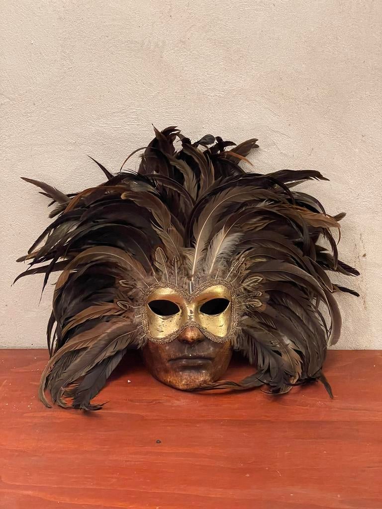 Masque de mascarade vénitien en plumes, Enlèvement ou Envoi