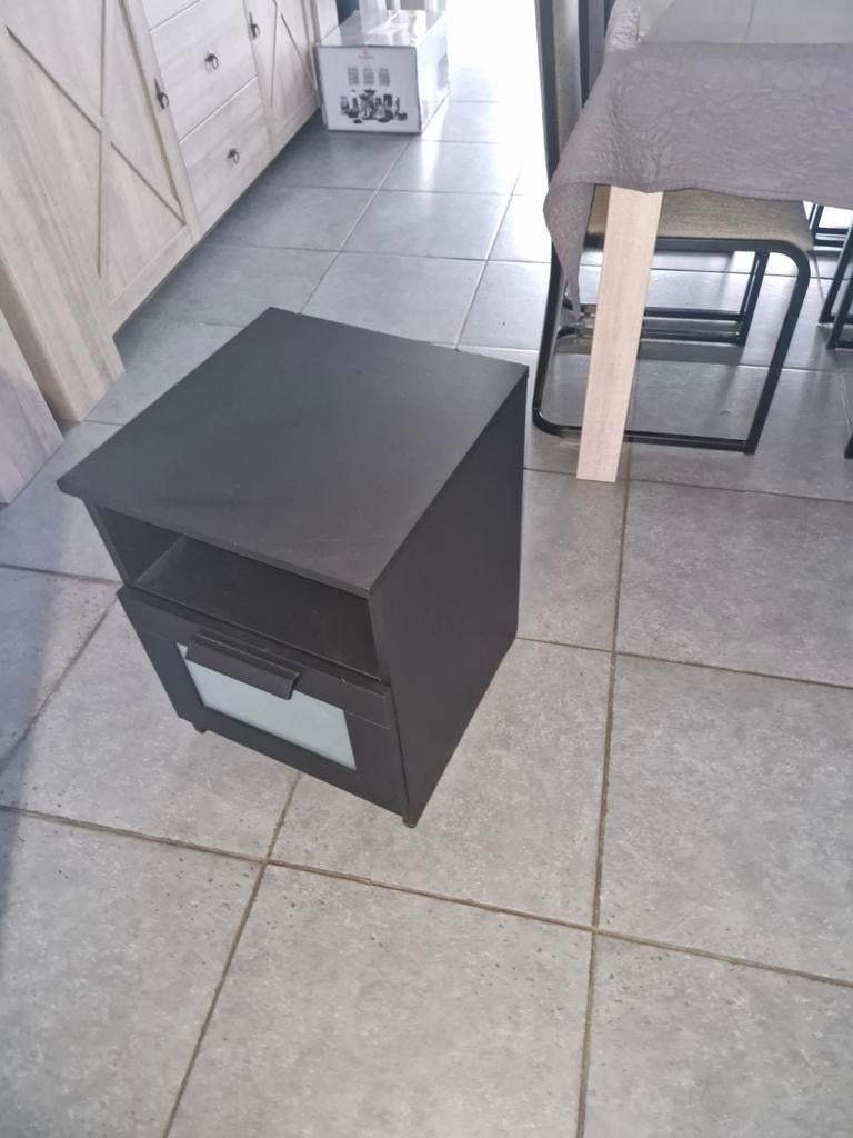 Zwart brimnes nachtkastje, Ophalen, Gebruikt, Overige materialen