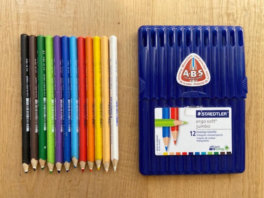 Etuis de 12 gros crayons de couleurs Staedtler Jumbo, Hobby & Loisirs créatifs, Enlèvement ou Envoi, Comme neuf, Crayon ou Feutre