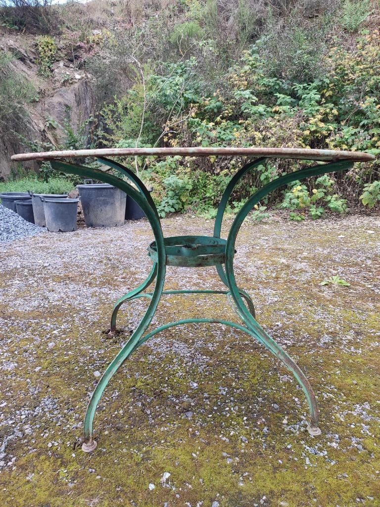 Ancienne table ronde en tôle pour l'extérieur, Antiquités & Art, Antiquités | Meubles | Tables, Enlèvement