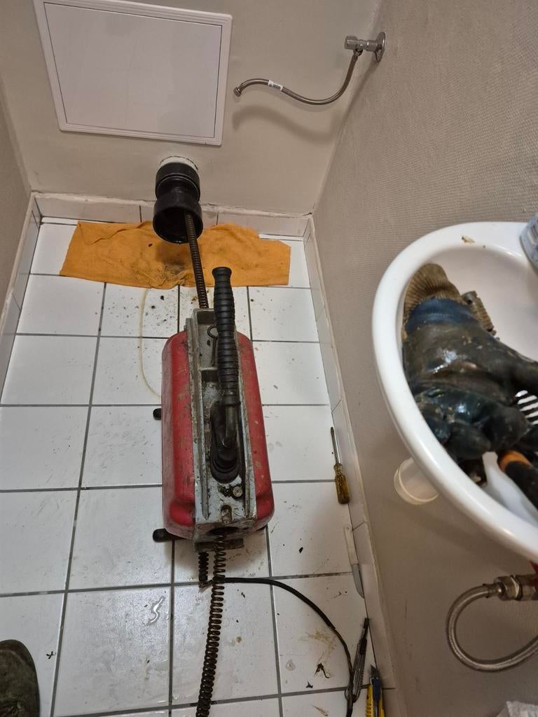 Débouchage toutes sortes de canalisations