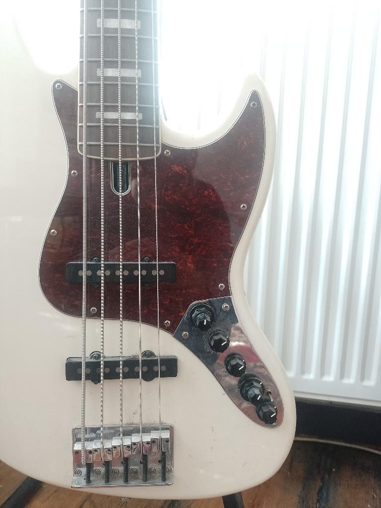 Marcus Miller Sire V7 5 snarige basgitaar first generation, Muziek en Instrumenten, Snaarinstrumenten | Gitaren | Bas, Gebruikt