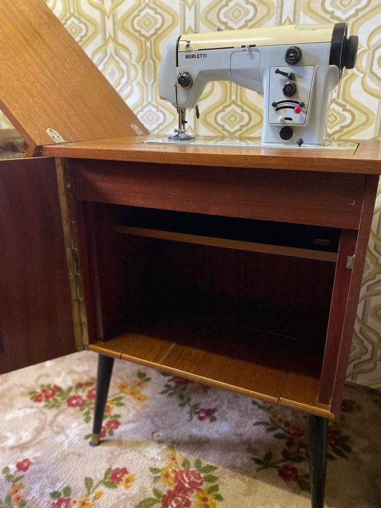 Antieke '68 Borletti 1100 SA naaimachine met kast, Antiquités & Art, Antiquités | Machines à coudre, Enlèvement