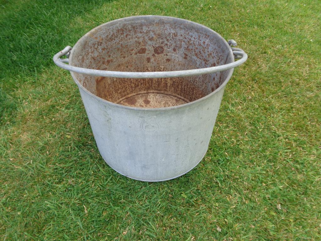 bassine ou chaudron en galvanisé - forme ronde - ancienne, Jardin & Terrasse, Bacs à fleurs & Jardinières, Rond, 30 à 60 cm, Enlèvement