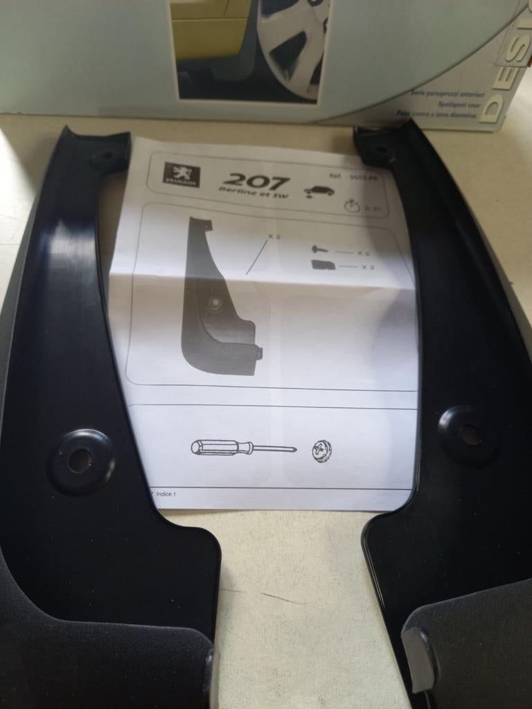 JEU DE BAVETTES AVANT NEUVE PEUGEOT 207 45€ VENDU 20€, Autos : Pièces & Accessoires, Enlèvement, Neuf, Peugeot