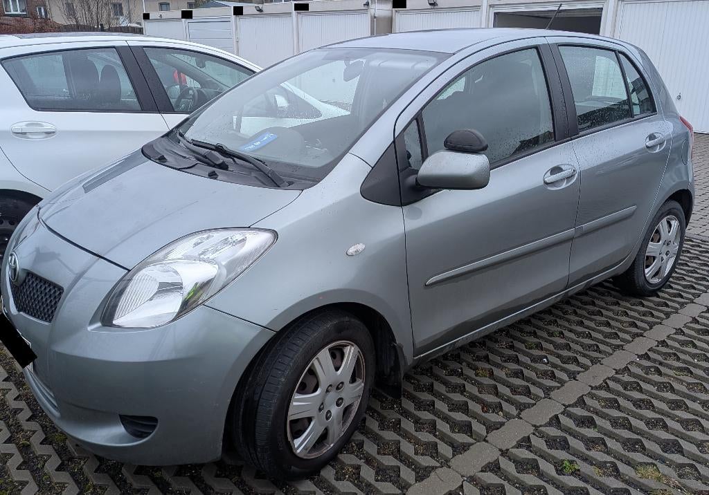 Auto te koop - Toyota Yaris, Autos, Toyota, Argent ou Gris, Achat, 1298 cm³, 65 kW