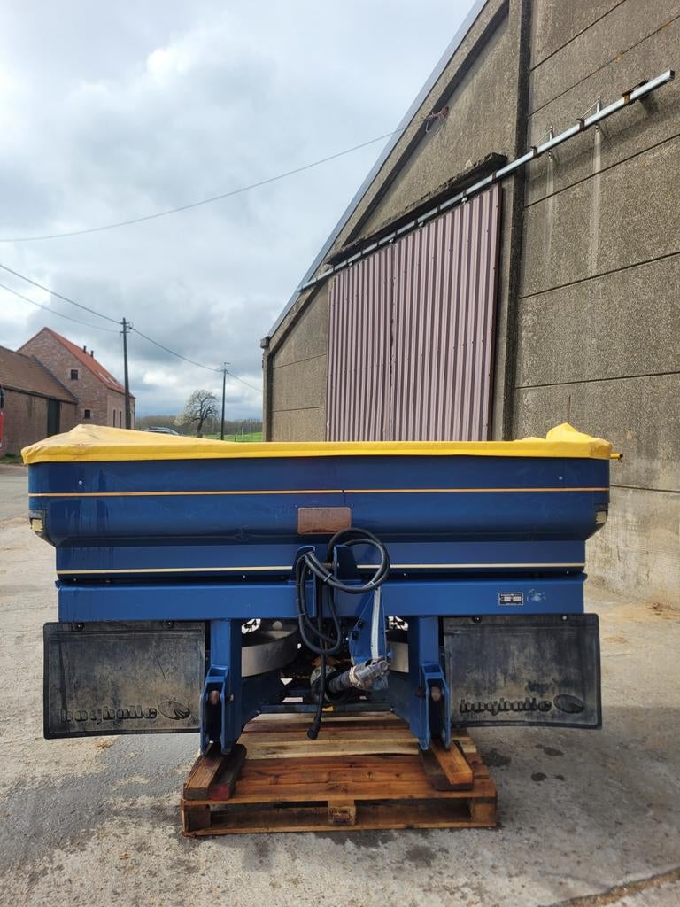 Épandeur d'engrais Bogballe à vendre, Articles professionnels, Enlèvement