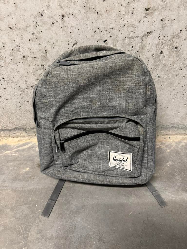 Rugzak Herschel grijs, rood gestreept interieur, Bijoux, Sacs & Beauté, Sacs | Sacs à dos, Enlèvement, Utilisé, Autres marques