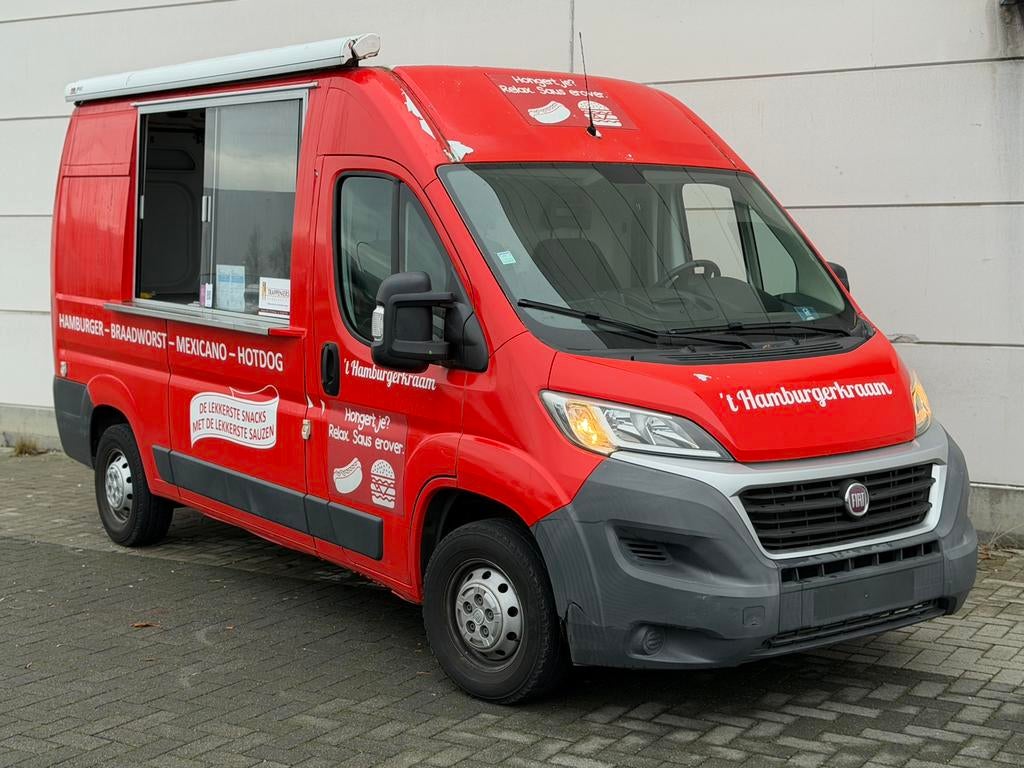 Foodtruck Hamburgers! Instapklaar met slechts 23dkm!, Autos, Rouge, Achat, 4 portes, Entreprise
