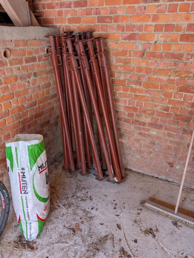 15 stutten bouwschoren, Ophalen