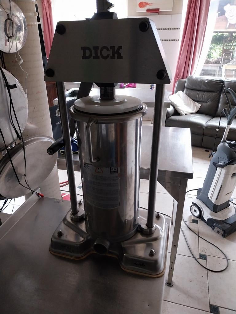 Bourreuse 12L DICK + table inox, Enlèvement