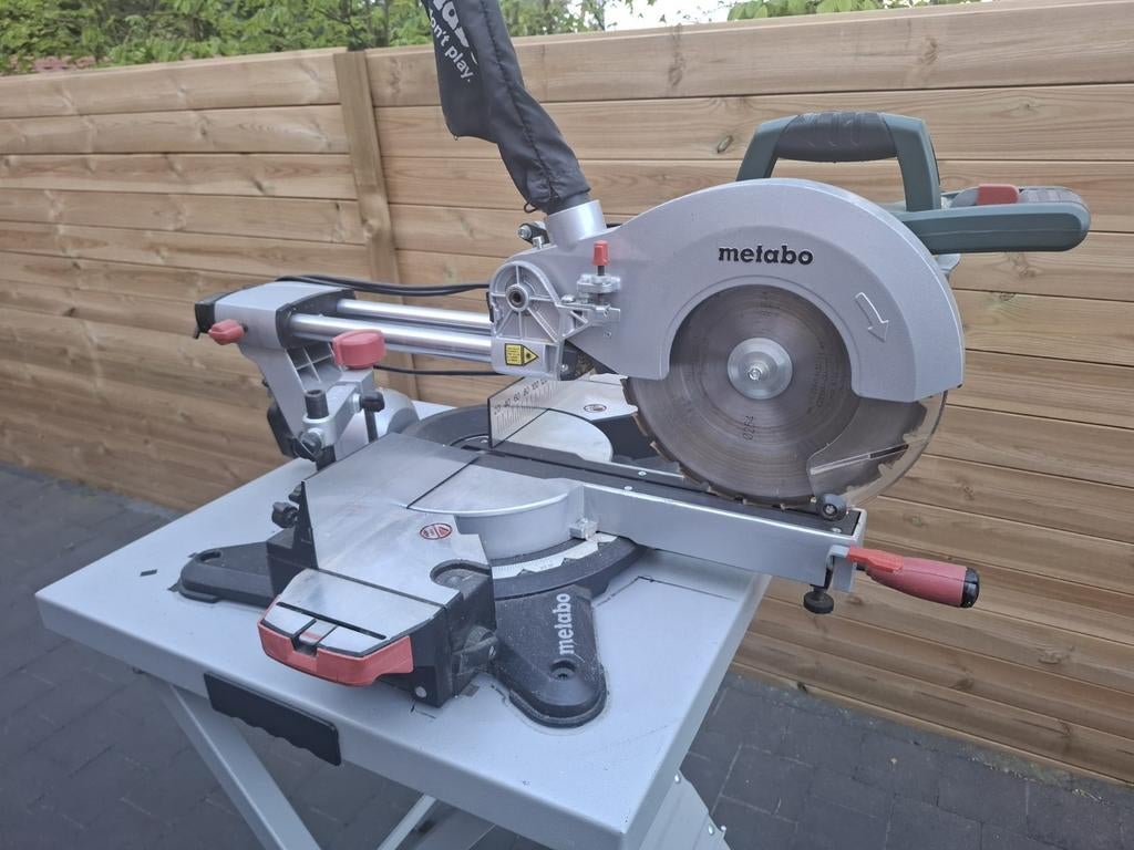 Afkortzaag metabo met tafel en extra steun., Ophalen, Afkortzaag