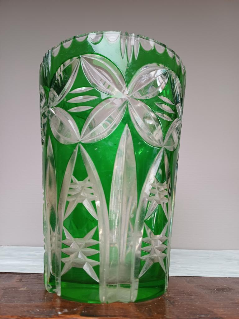 boheems kristal mooie vaas H 21 cm omvang 14 cm kleur groen, Ophalen