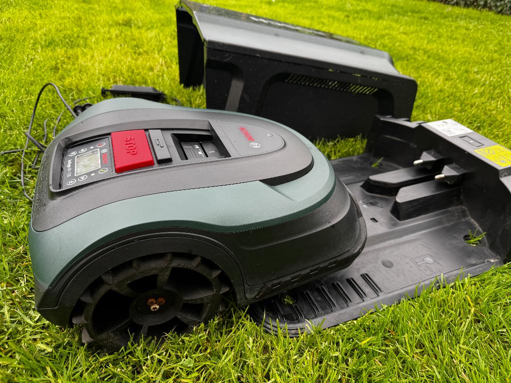 Robot tondeuse Bosch Indigo M+ 700, Jardin & Terrasse, Tondeuses à gazon, Fonction de mulching, Tondeuses à gazon sur batterie