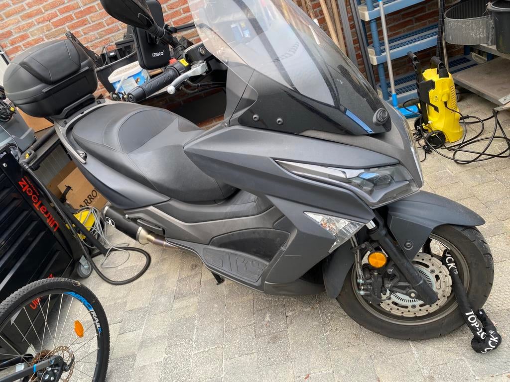Kymco  125cc met weinig km en Arrows uitlaat, Scooter, 2 cylindres, Particulier, Éclairage LED