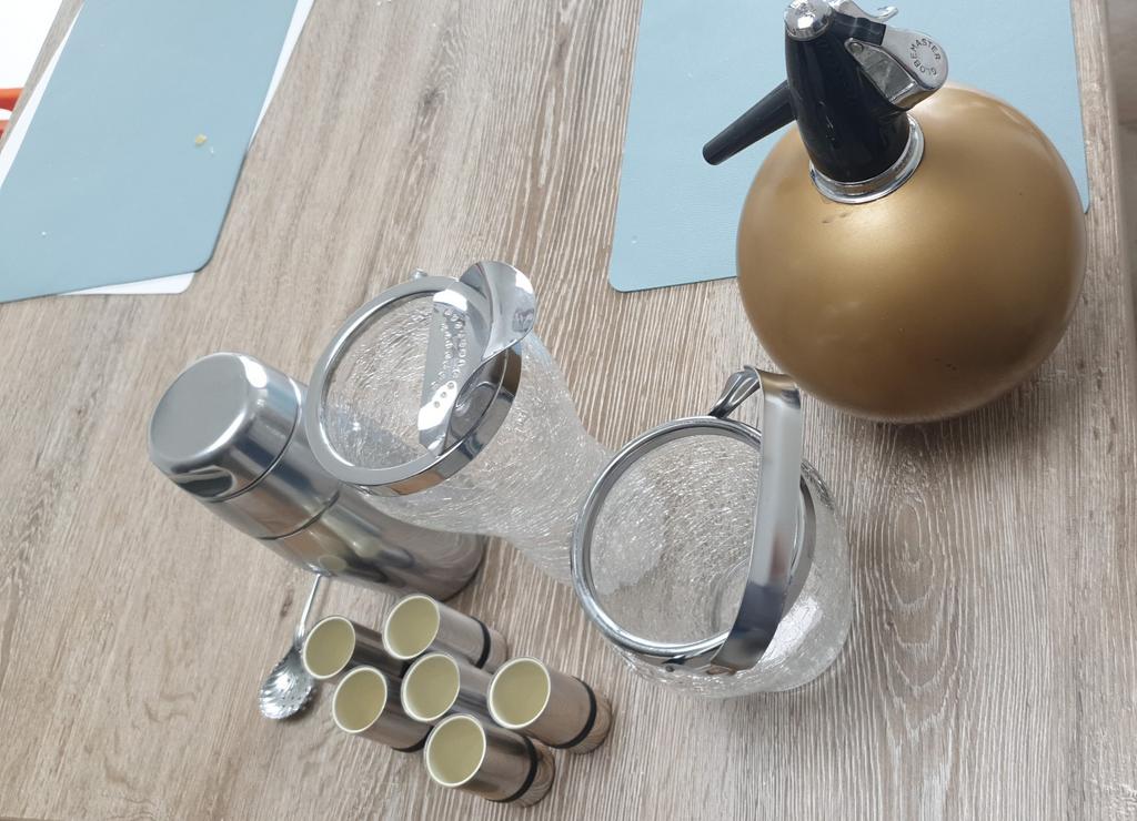 Antieke coktailset Sparklets glowmaster soda syphon, Ophalen