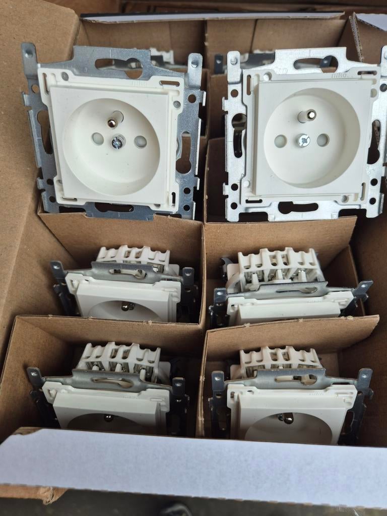 Niko stopcontact, Doe-het-zelf en Bouw, Ophalen, Stopcontact