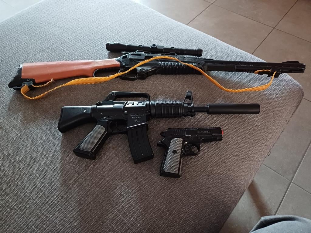 Speelgoed wapens, Ophalen