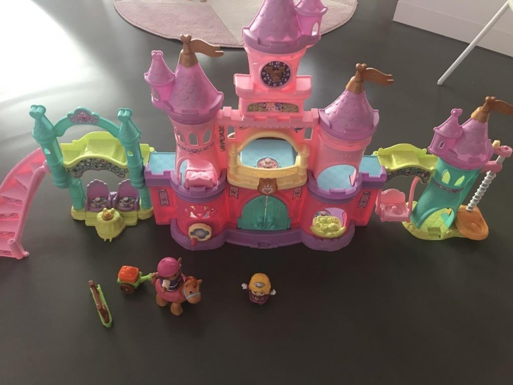 VTech Vrolijke Vriendjes droomkasteel+ extra Lizzy met paard, Ophalen, Zo goed als nieuw, 2 tot 4 jaar