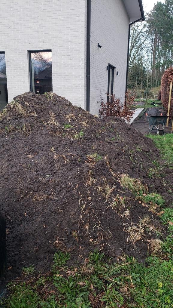 Zwarte grond met stukjes gras : gratis af te halen, Tuin en Terras, Aarde en Mest, Ophalen