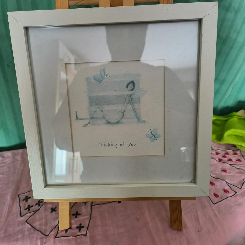 Witte kader met tekening in, Minder dan 50 cm, Tekening, Ophalen of Verzenden, Zo goed als nieuw