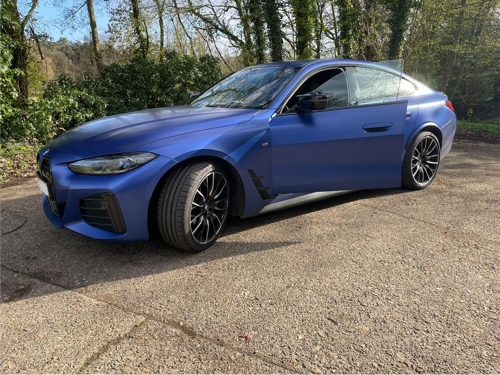 BMW i4 m50 gran coupe, Auto's, BMW, 4 deurs, Zwart, Blauw, Leder