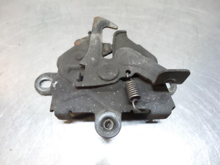 Mécanique de verrouillage capot d'un Toyota Yaris (Yaris 1, -, 3 mois de garantie, Toyota, Utilisé