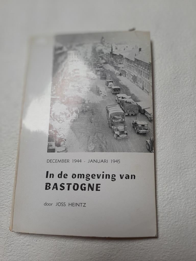 livres sur la guerre/cartes postales (monument à Bande), Enlèvement, Comme neuf