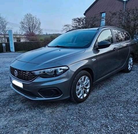 Fiat Tipo 1.4i 95pk Lounge Euro 6b, Auto's, Leder, 5 deurs, Particulier, Tipo