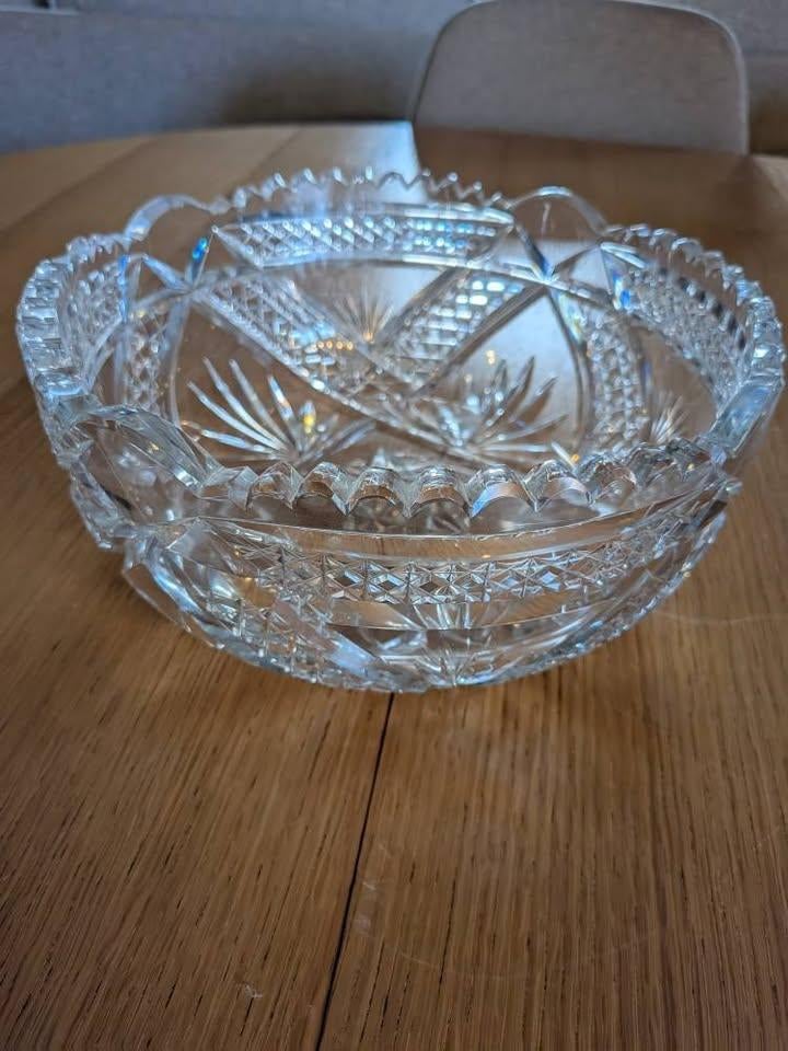 Fruitschaal van Boheems kristal, Ophalen