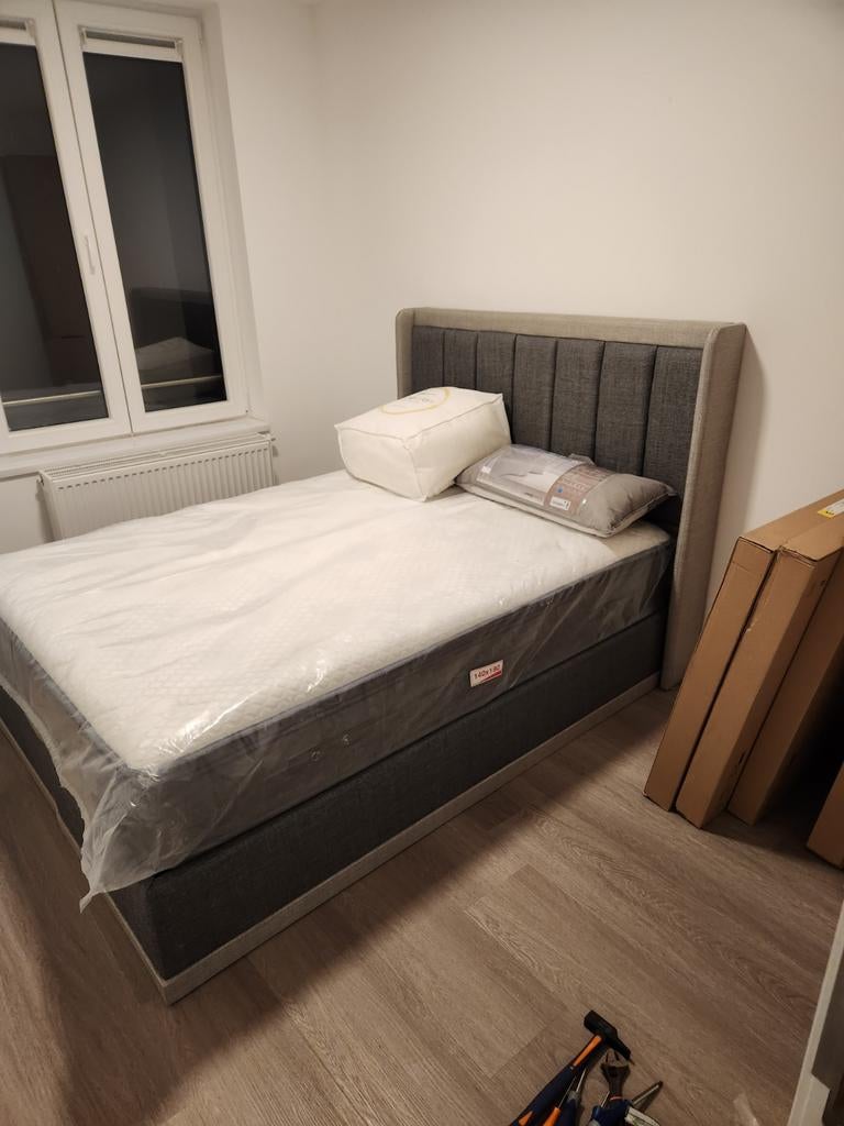 Modern Double Storage Bed (140x190) – Like New, Huis en Inrichting, Slaapkamer | Complete slaapkamers