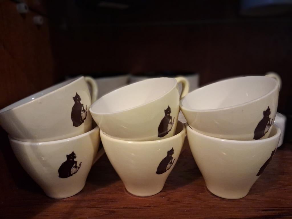 6 kopjes: De zwarte kat. Opruiming., Antiek en Kunst, Antiek | Servies los, Ophalen of Verzenden