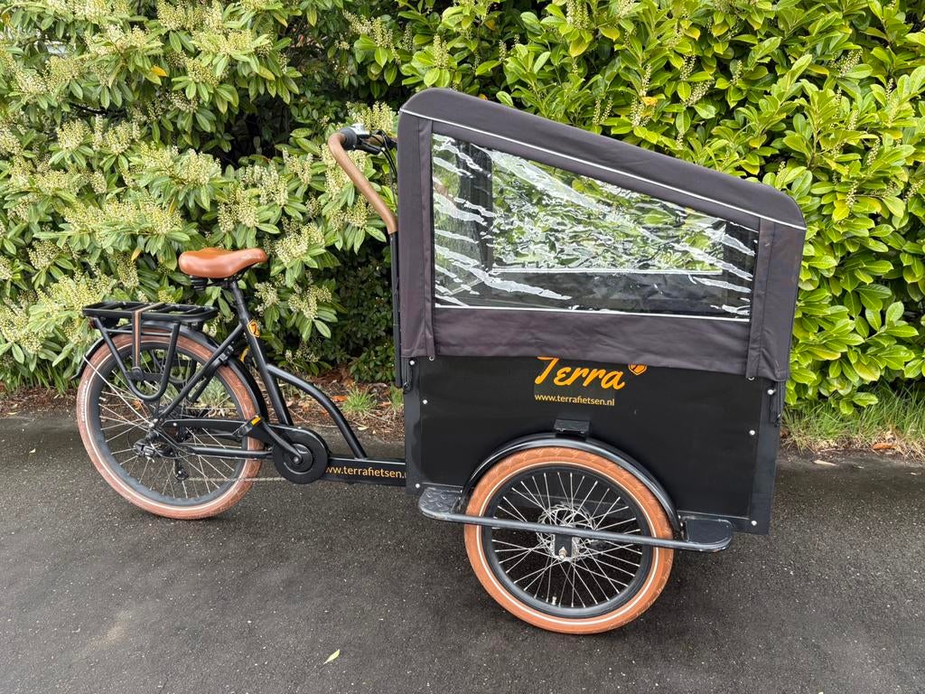 Terra elektrische bakfiets 4 kinderen met GPS nieuwstaat, Fietsen en Brommers, Ophalen of Verzenden, Zo goed als nieuw, Huif