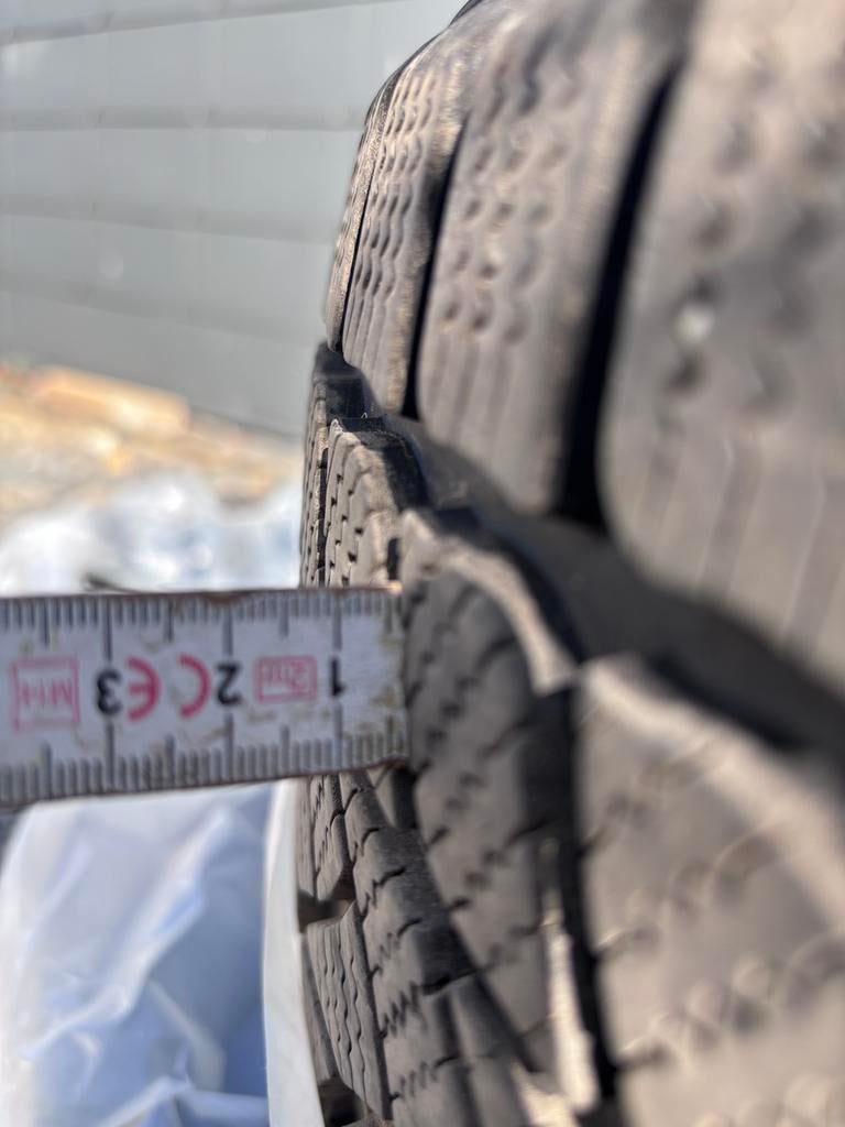 Pneus hiver 225 45 17, Enlèvement, Utilisé