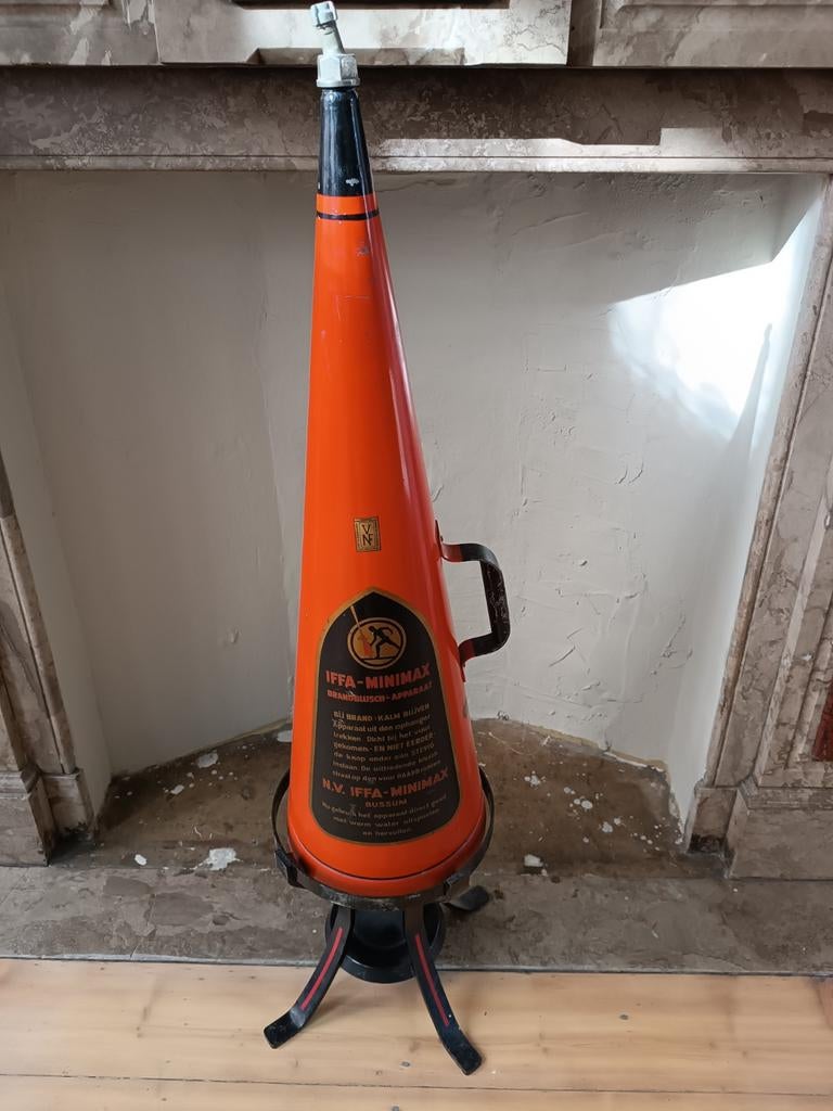 Extincteur vintage, années 1920, Enlèvement