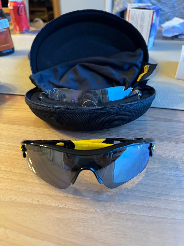 Oakley Livestrong Lance Armstrong Sunglasses, Ophalen, Zo goed als nieuw, Zonnebril, Oakley