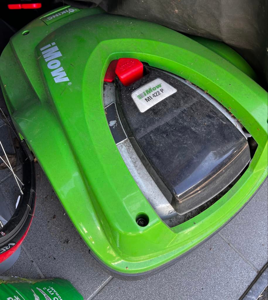 Robotmaaier Stihl met garage, Tuin en Terras, Robotmaaiers, Gebruikt, Met regensensor, Ophalen