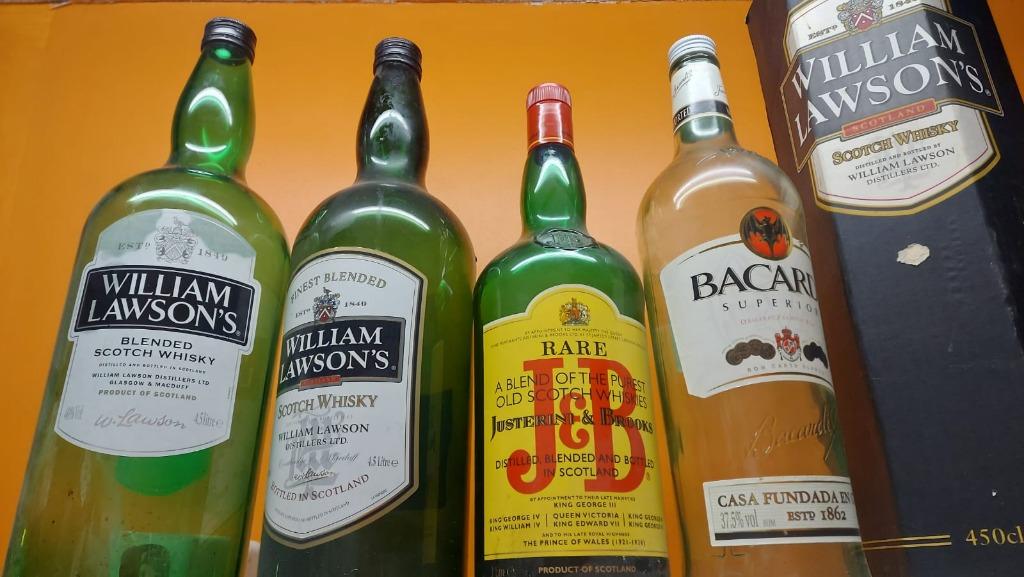 Flessen van J&B, Barcardi, Smirnoff en William Lawson, Collections, Marques & Objets publicitaires, Enlèvement ou Envoi, Utilisé