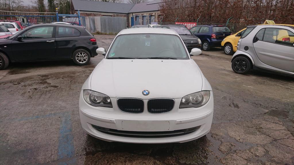 BMW 116i essence 2008 180000km clim gps GARANTIE, Auto's, 90 kW, Zwart, Wit, Bedrijf