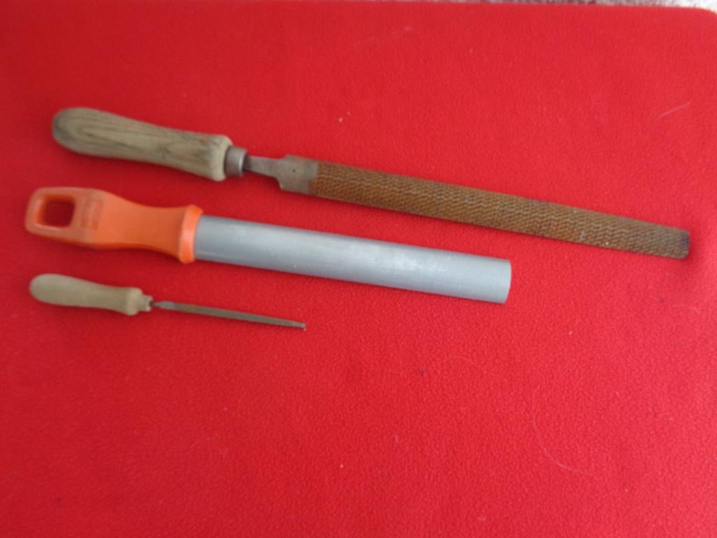 Divers outils Râpes anciennes X 3 pièces., Envoi