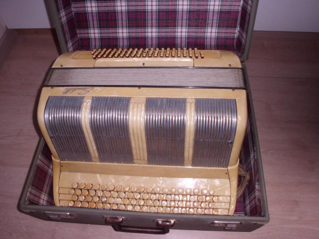 vintage accordeon, Autres marques, Enlèvement, Utilisé, Avec bretelles