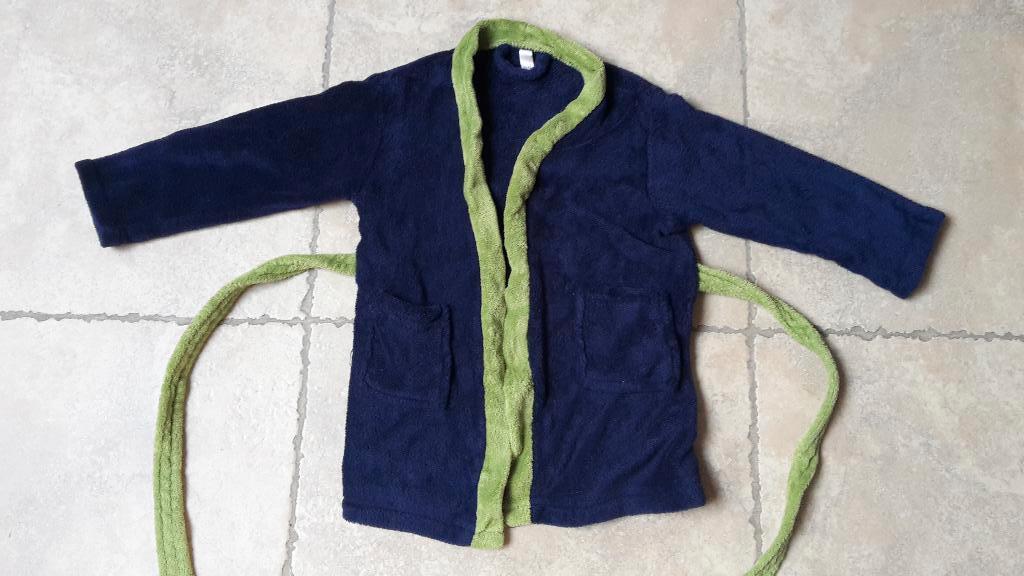 1 euro koopjes ! Fleece badjas mt 104-110, Kinderen en Baby's, Ophalen of Verzenden, Gebruikt, Jongen, Nacht- of Onderkleding
